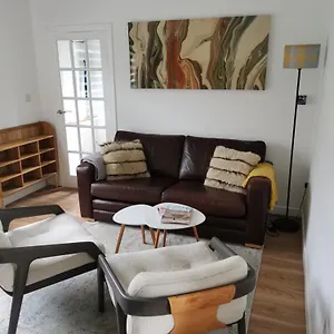 Holiday home Contemporary 3 Bedroom House With Garden And Private Parking, Nottingham